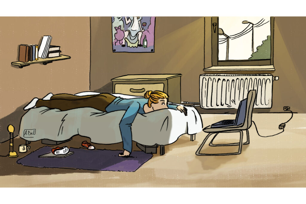 2014 - Un petit coup de mou, confortablement installée dans son lit pour regarder une série télévisée. - Amélie Del